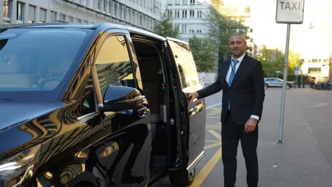 Mercedes-Benz V-Class — Premium van / First Class MPV
