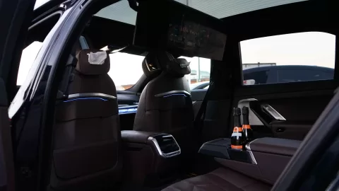BMW 7 — Luxury Sedan 