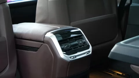 BMW 7 — Luxury Sedan 